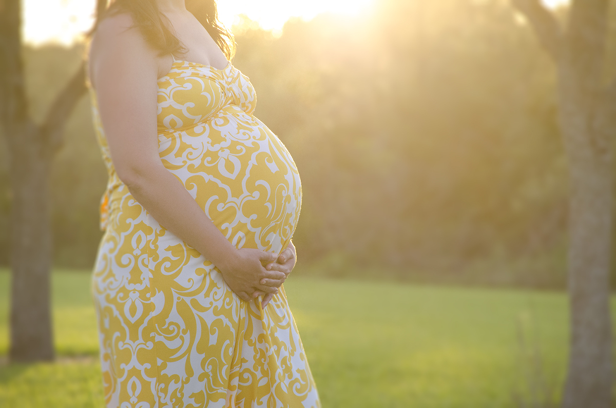 maternity-photography-jessie-lee-photography-south-florida-with-twins-yellow-dress-sunshine