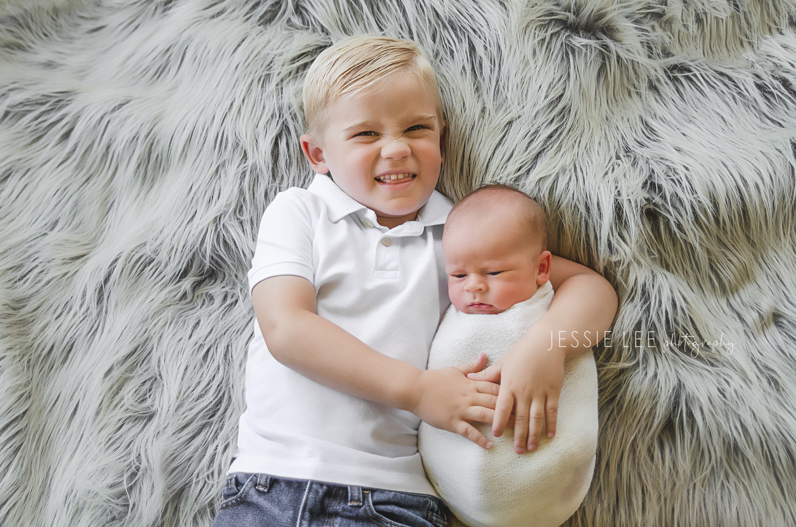 Newborn photographer Jessie Lee Photography baby boy with big brother